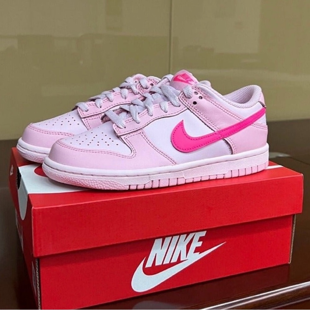 Women’s pink Nike dunks